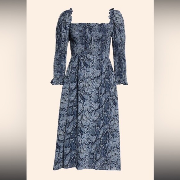 Short Sleeve Reformation Rosamund Serpent Blue Snakeskin Midi Smocked Dress - Picture 4 of 12